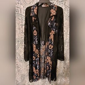 Paris Hues floral lace duster 🌻